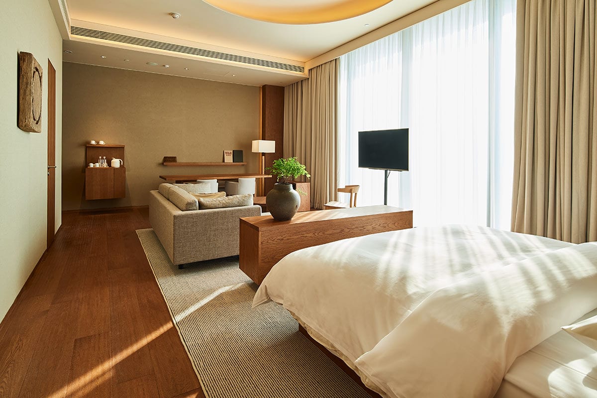 Hotel · 04